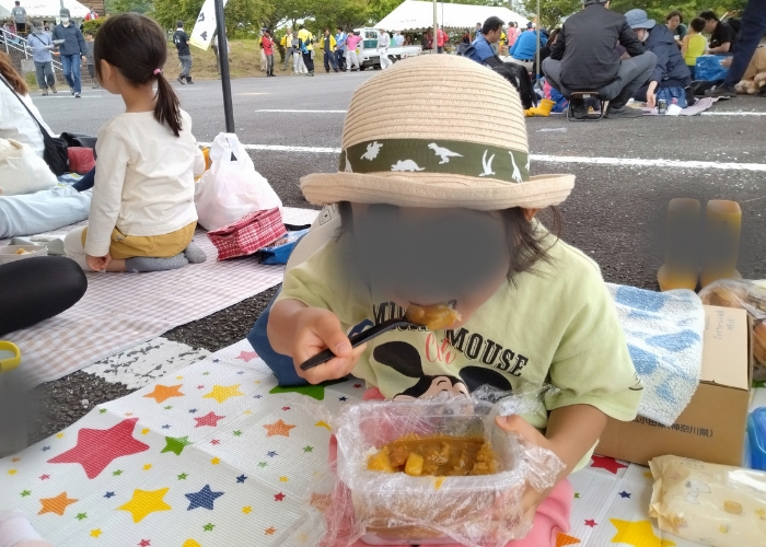 昼食のカレーライス